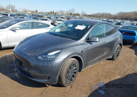 2021 Tesla Model Y Long Range Dual Motor All-Wheel Drive z USA, uszkodzony, nr VIN 5YJYGDEE8MF209021